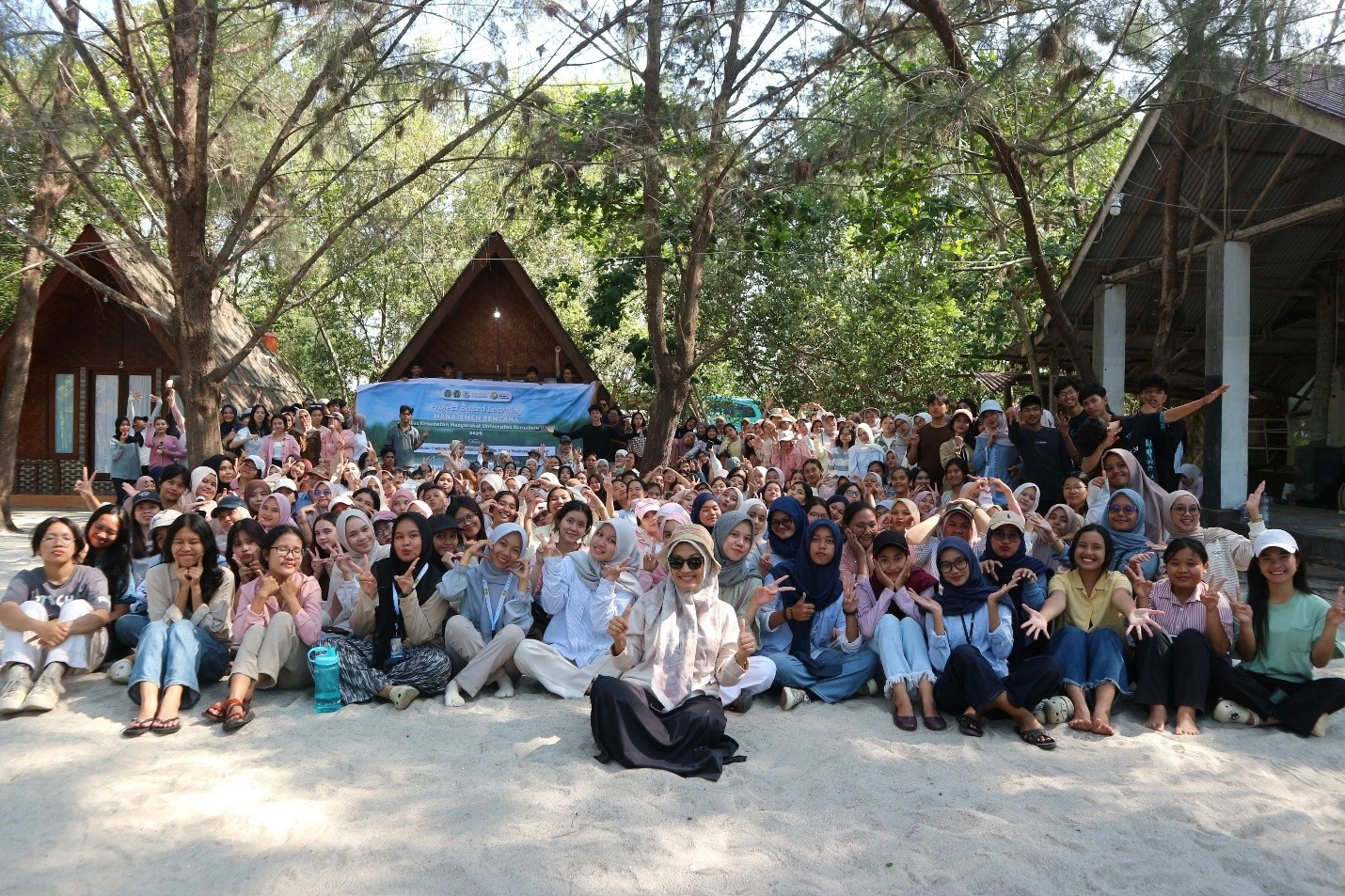 FKM USU Menanam 1000 Mangrove